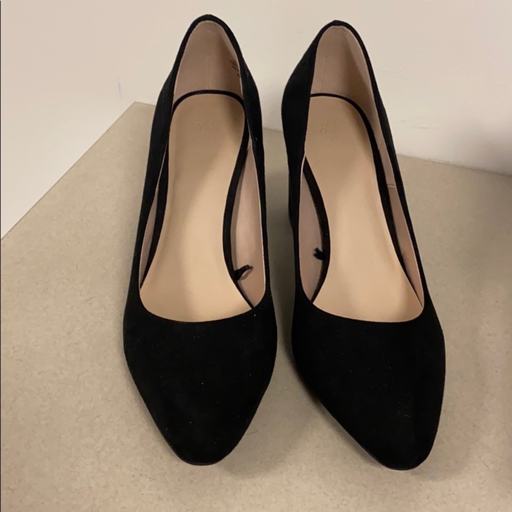 Closed toed black heels